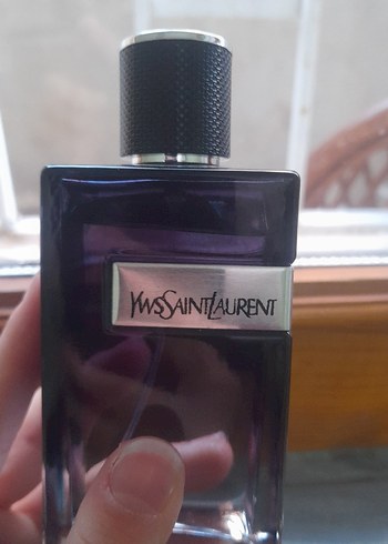 Yves Saint Laurent Siyah Minimalist Erkek Parfümü - Görsel 6