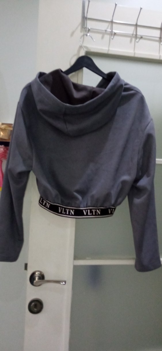 V yaka gri kadın sweatshirt, baskılı ve cırt cırtlı - Görsel 3