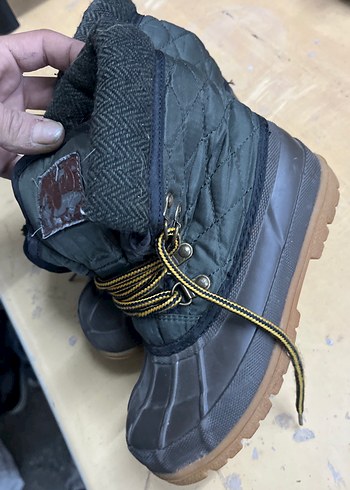 Kürklü Erkek Sokak Stili Bot - Görsel 2