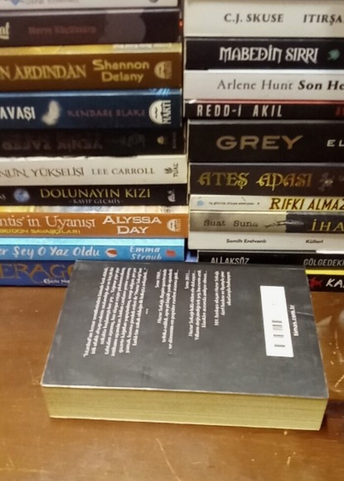 HUZUR SOKAĞI (NORMAL ROMAN BOY)

2011 - Görsel 2