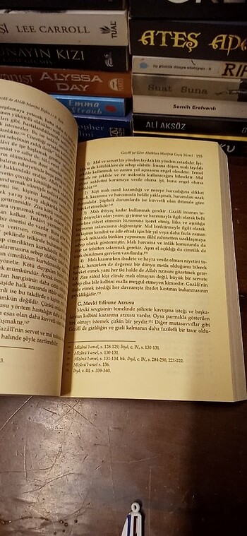 Beden Renk GAZALİ'DE AHLAK-MARİFET İLİŞKİSİ