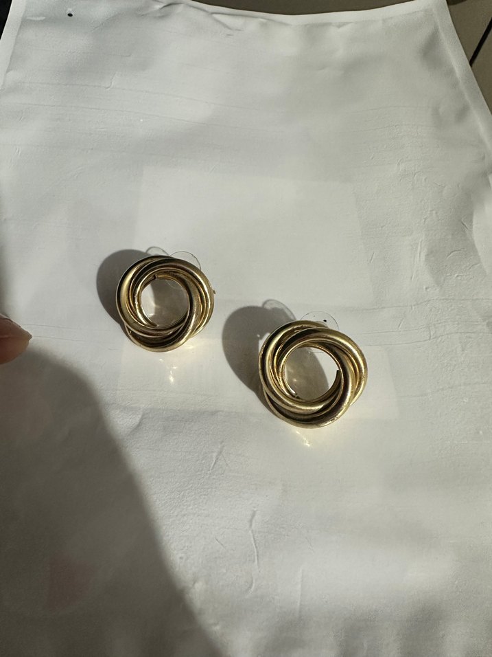 Vintage Altın Tokalı Midi Küpe - Görsel 2