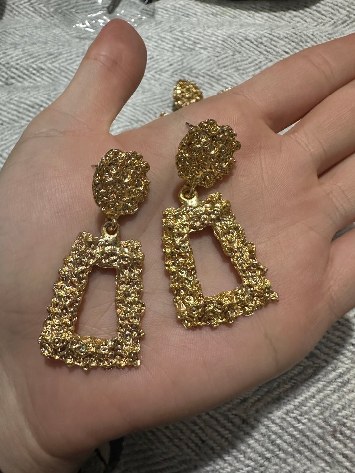 Altın Renkli Parlak Midi Küpe - Görsel 3