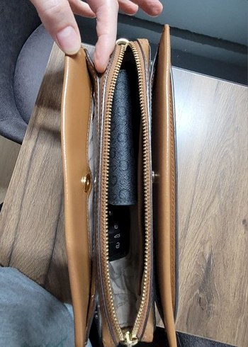  Beden Michael Kors Zincir Detaylı Kahverengi Deri Çanta