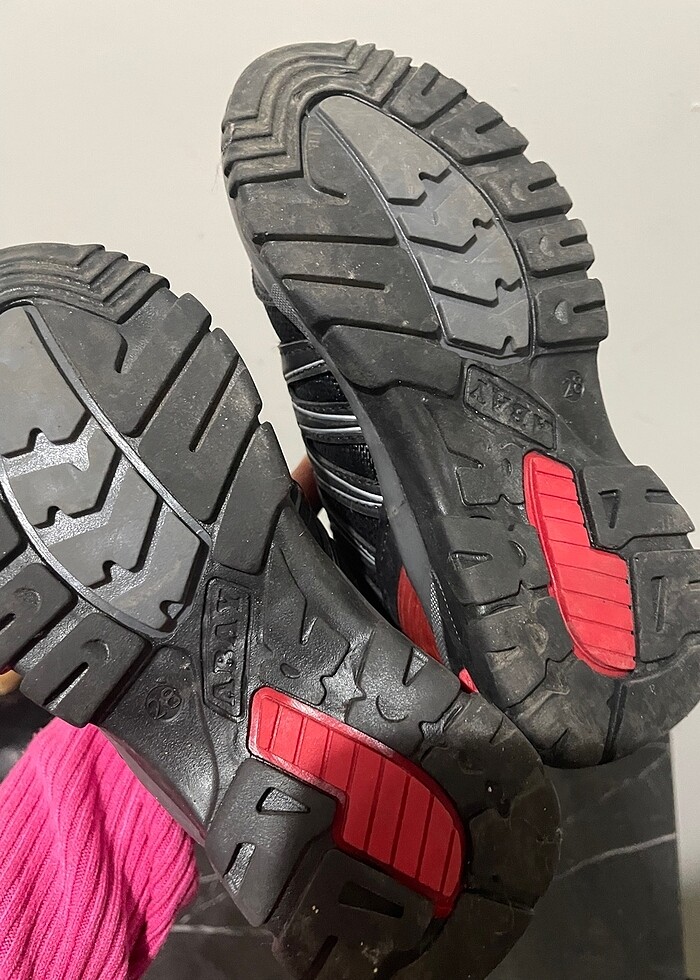 Erkek çocuk bot - Görsel 3