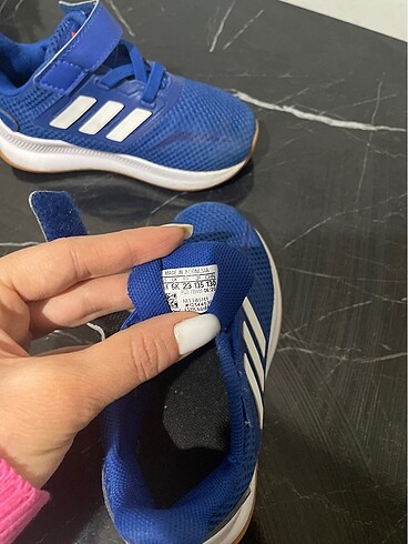 23 Beden Adidas spor ayakkabı