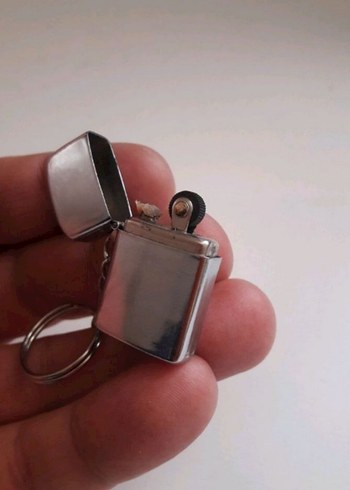  Beden Benzinli Zippo Seklinde Gri Metal Çakmak Anahtarlık