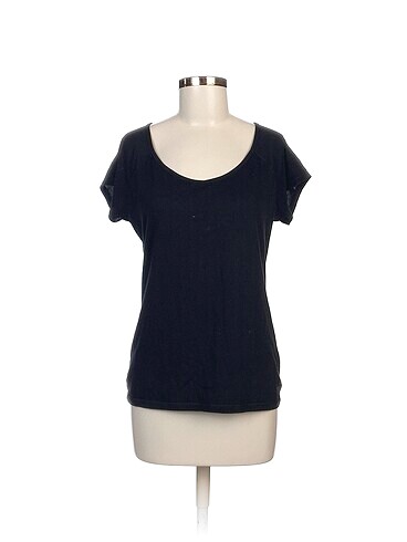 Decathlon T-shirt %70 İndirimli.