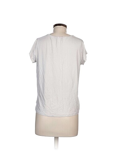 40 Beden Quzu T-shirt %70 İndirimli.
