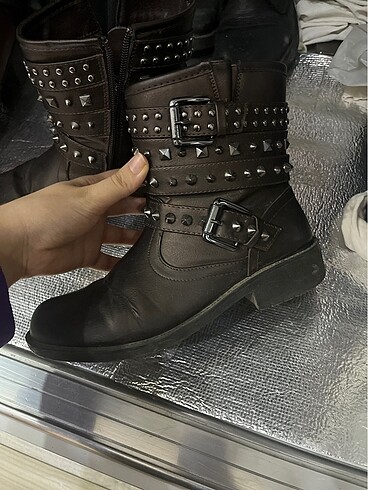 Kahverengi bot - Görsel 2