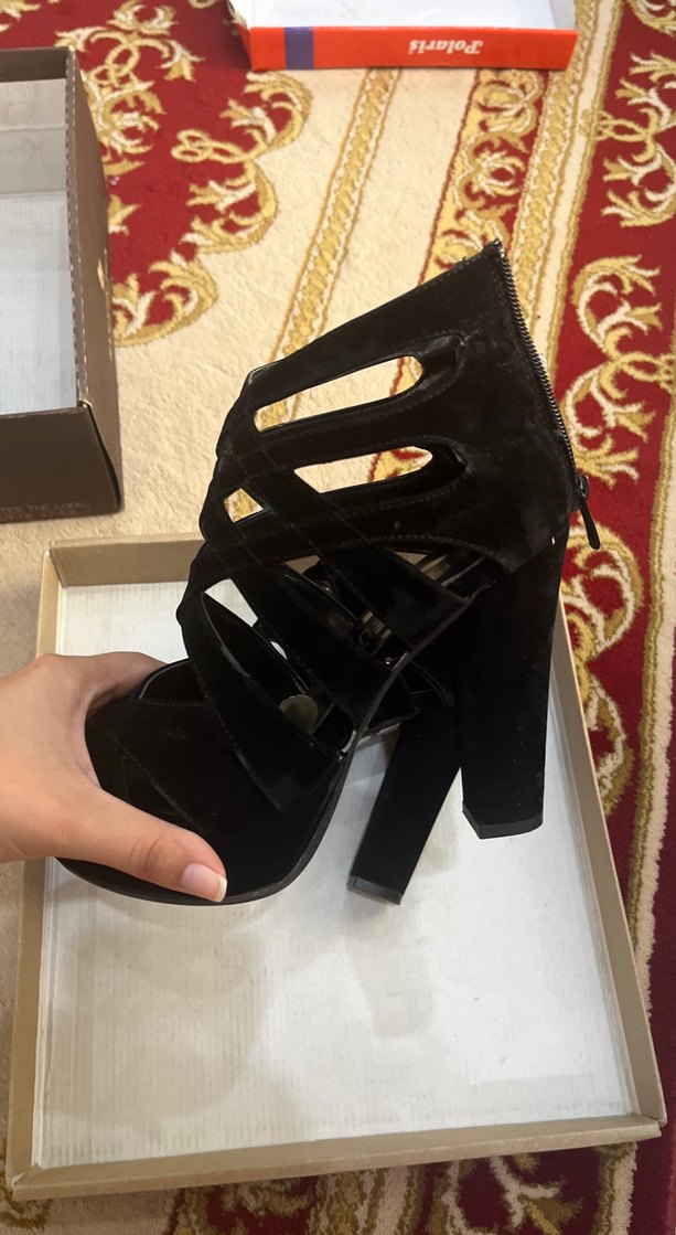 Kemer Detaylı Siyah Gotik Platform Topuklu Ayakkabı - Görsel 2