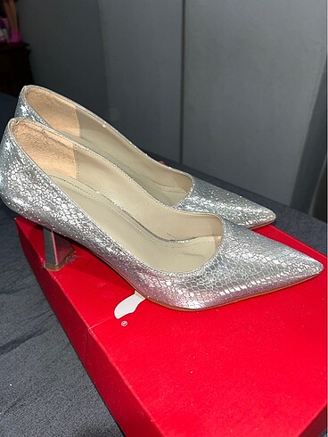 Gümüş ışıltılı deri ayakkabı - Görsel 2