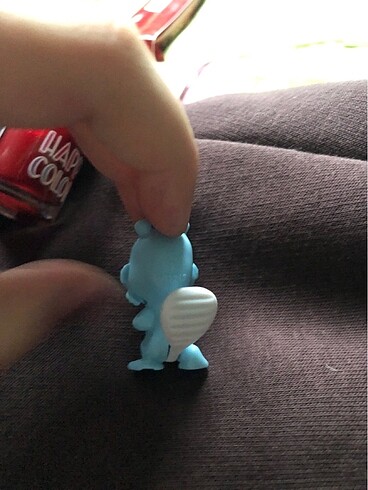 Beden Renk Kinder joy figür+ HC405 flormar oje