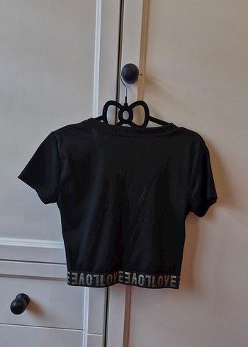 Siyah V Yakalı Kısa Kollu Crop Top - Görsel 2