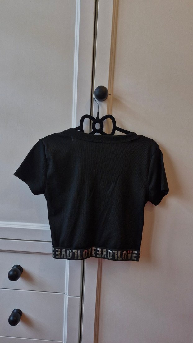 Siyah V Yakalı Kısa Kollu Crop Top - Görsel 2