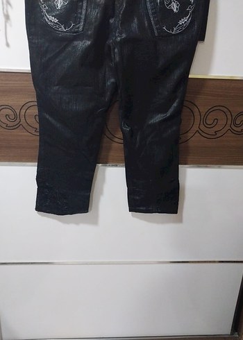 Siyah Biker Denim Kadın Kapri Pantolon - Görsel 3