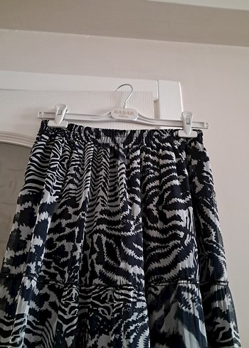l Beden siyah Renk Gri Zebra Desenli Pliseli Uzun Etek