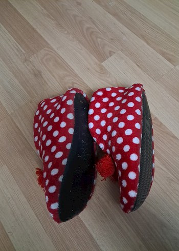 Kızlar için Kırmızı Puantiyeli Düğmeli Ev Terliği - Görsel 9