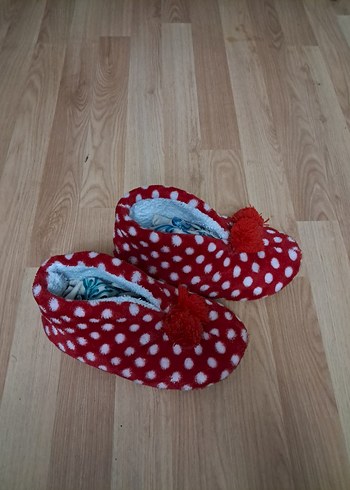 Kızlar için Kırmızı Puantiyeli Düğmeli Ev Terliği - Görsel 5