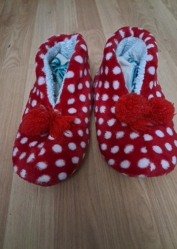 Kızlar için Kırmızı Puantiyeli Düğmeli Ev Terliği - Görsel 11