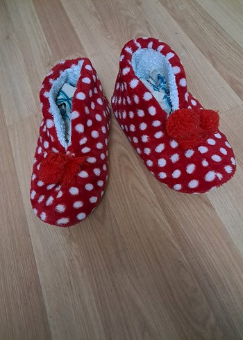 Kızlar için Kırmızı Puantiyeli Düğmeli Ev Terliği - Görsel 8