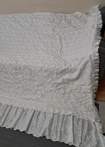 Gri İşlemeli Yatak Örtüsü - Görsel 2