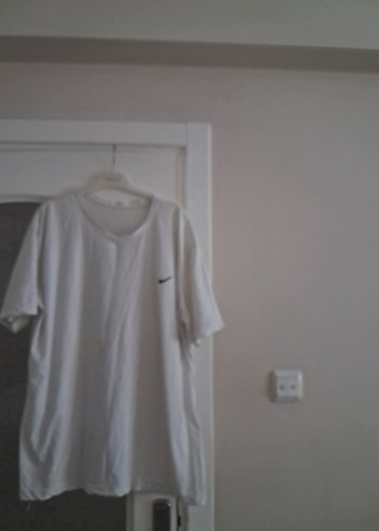 beyaz Minimalist Erkek Tişört
