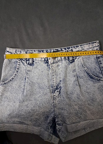 Gri Batik Desenli Düğmeli Kot Şort - Görsel 8