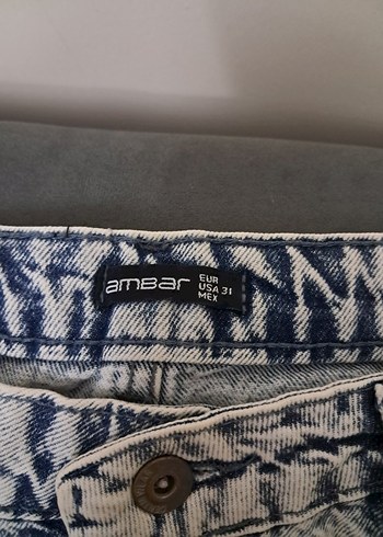 Gri Batik Desenli Düğmeli Kot Şort - Görsel 4