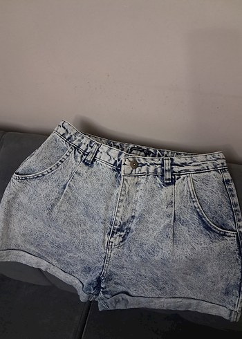 Gri Batik Desenli Düğmeli Kot Şort - Görsel 3