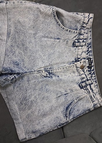 Gri Batik Desenli Düğmeli Kot Şort - Görsel 10