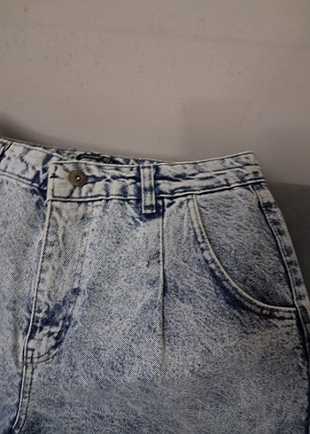 Gri Batik Desenli Düğmeli Kot Şort - Görsel 2