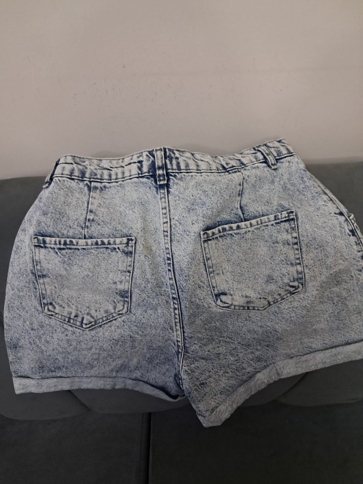 Gri Batik Desenli Düğmeli Kot Şort - Görsel 5