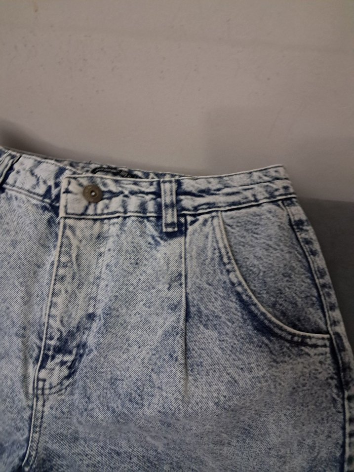 Gri Batik Desenli Düğmeli Kot Şort - Görsel 2