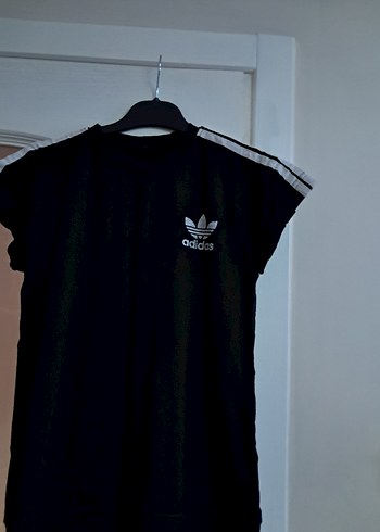 l Beden Adidas Kız Siyah Kısa Kollu Tişört