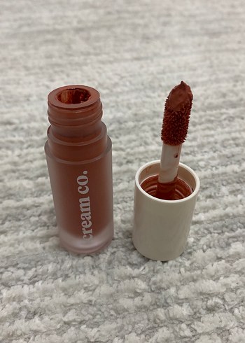 Cream Co. Bej Parlak Dudak Parlatıcısı - Görsel 3