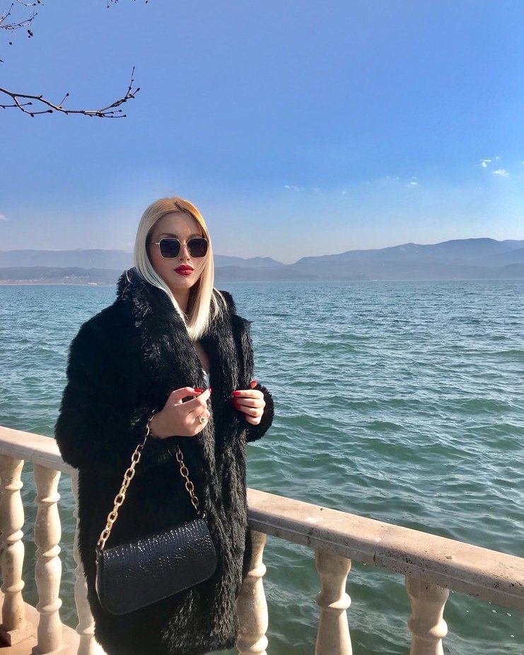 Siyah SUNİ PELUŞ UZUN KÜRK - Görsel 2