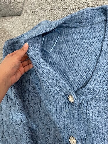 MAVİ YUMUŞACAK İNCİ DÜĞMELİ HIRKA - Görsel 6