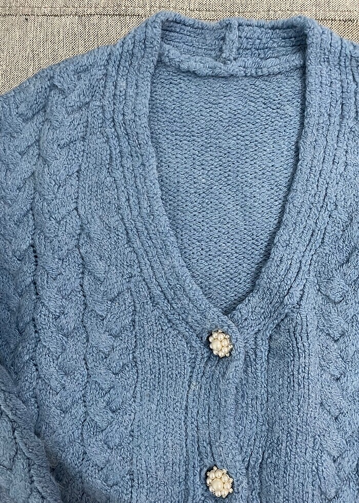 MAVİ YUMUŞACAK İNCİ DÜĞMELİ HIRKA - Görsel 5