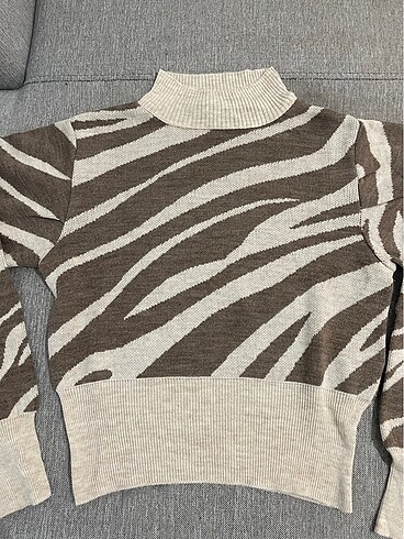 HAKİM YAKA KREM KAHVE DESENLİ KAZAK - Görsel 2