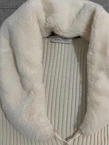 KÜRK YAKA KREM RENK KAZAK - Görsel 3