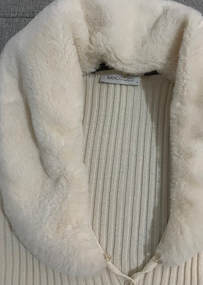 KÜRK YAKA KREM RENK KAZAK - Görsel 3