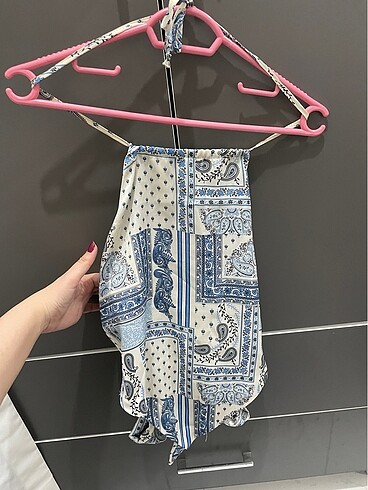 SATEN BOYUNDAN BAĞLAMALI SIRTI AÇIK BLUZ - Görsel 2