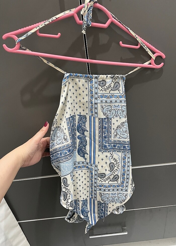 SATEN BOYUNDAN BAĞLAMALI SIRTI AÇIK BLUZ - Görsel 2