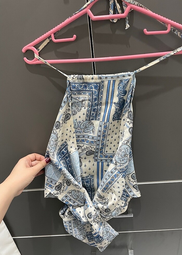 SATEN BOYUNDAN BAĞLAMALI SIRTI AÇIK BLUZ - Görsel 3