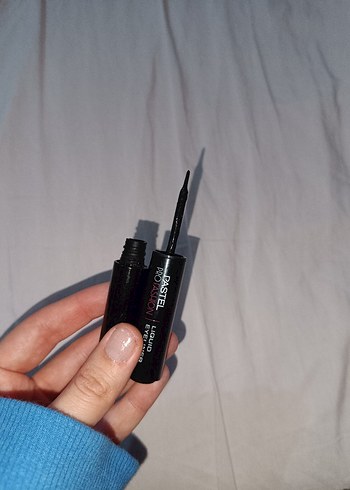 Pastel Pro Fashion Siyah Sıvı Eyeliner - Görsel 3