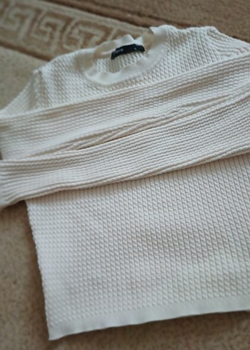 Beyaz ince triko kazak bir kere giyildi esnek rahat. - Görsel 3