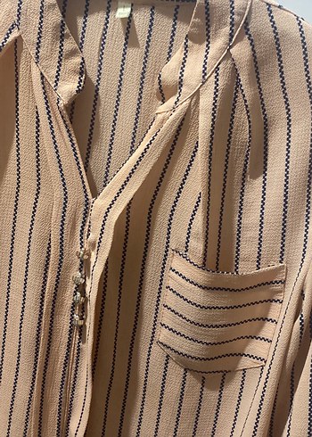 Bej Çizgili V-Yaka Uzun Kollu Kadın Gömlek - Görsel 2
