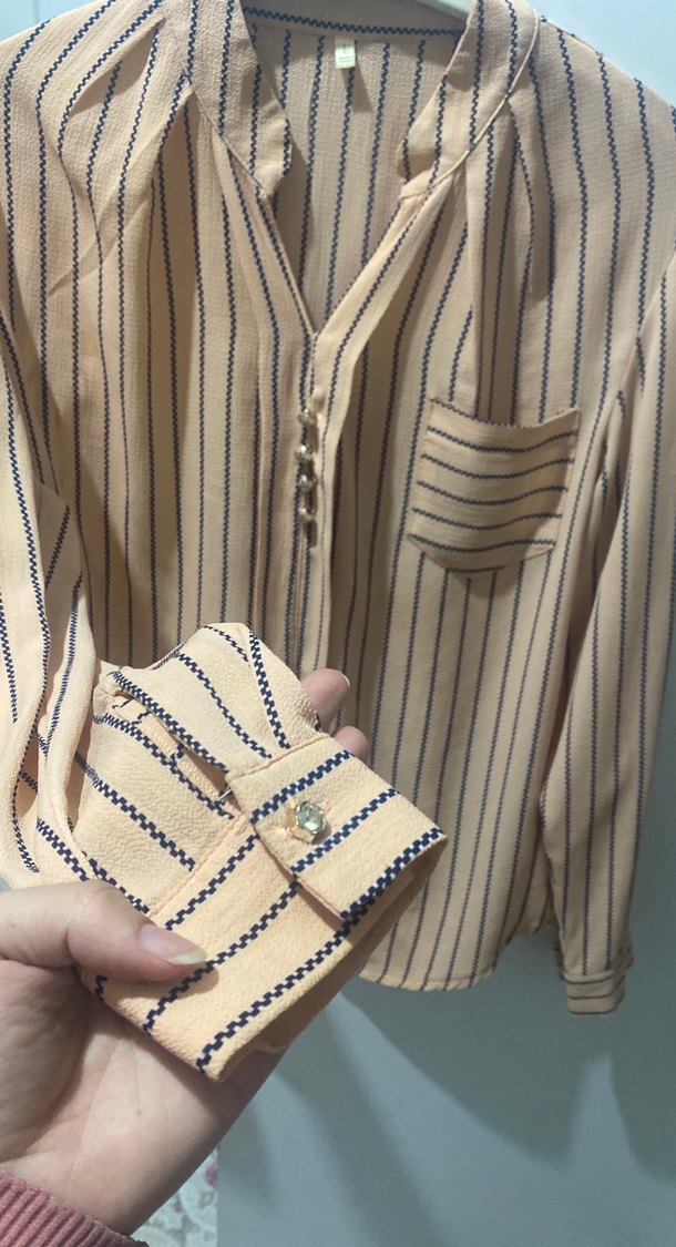 Bej Çizgili V-Yaka Uzun Kollu Kadın Gömlek - Görsel 4