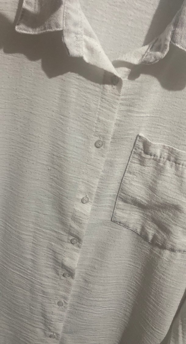 Düğmeli Beyaz Keten Kadın Gömlek - Görsel 3